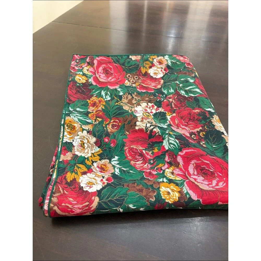 Floral Tablecloth in Red and Green